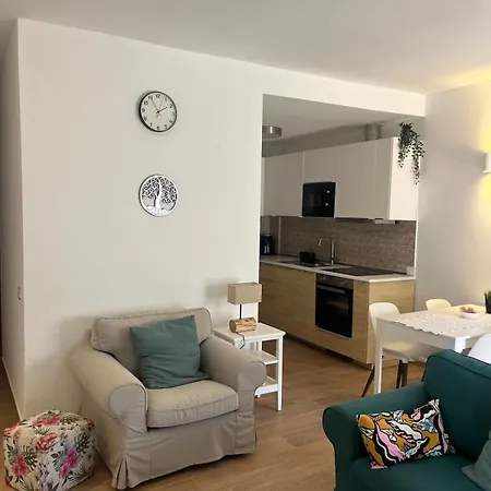 Flora Apartment
